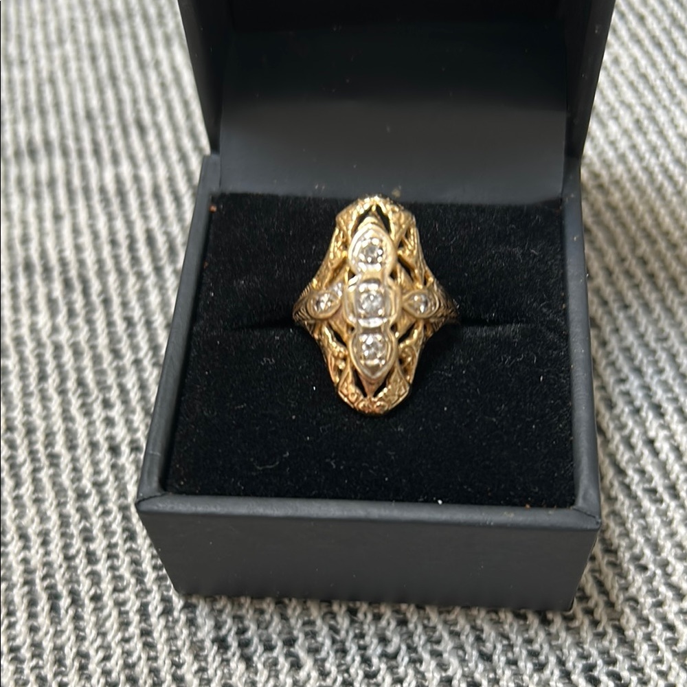 14k Gold Vintage-Inspired Ring with Intricate Detailing